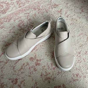 Earth Clary shoes, size 8